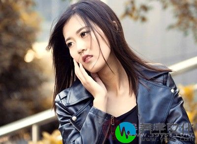 这种女性在久立、劳累后出现明显浮肿