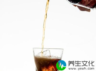 有不少喜欢喝含气饮料的女性