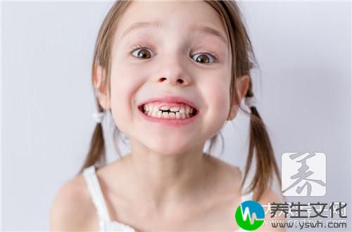 小孩门牙摔松了怎么办