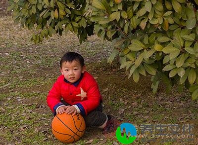 孩子食欲差有可能是由于孩子的咀嚼能力不足，而家长又选择了不适合的辅食造成的